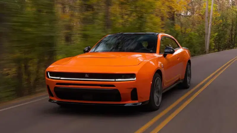 Dodge Charger arriva in Europa: la muscle car americana sbarca anche con motori benzina e versione elettrica Daytona