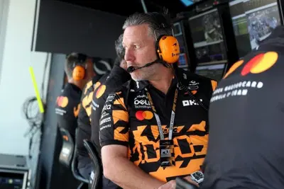 &ldquo;Se torna il V8 potremmo produrre i motori McLaren&rdquo;: Zak Brown scuote la F1, lancia Norris e Piastri a Le Mans e attacca l'asse Wolff-Alpine