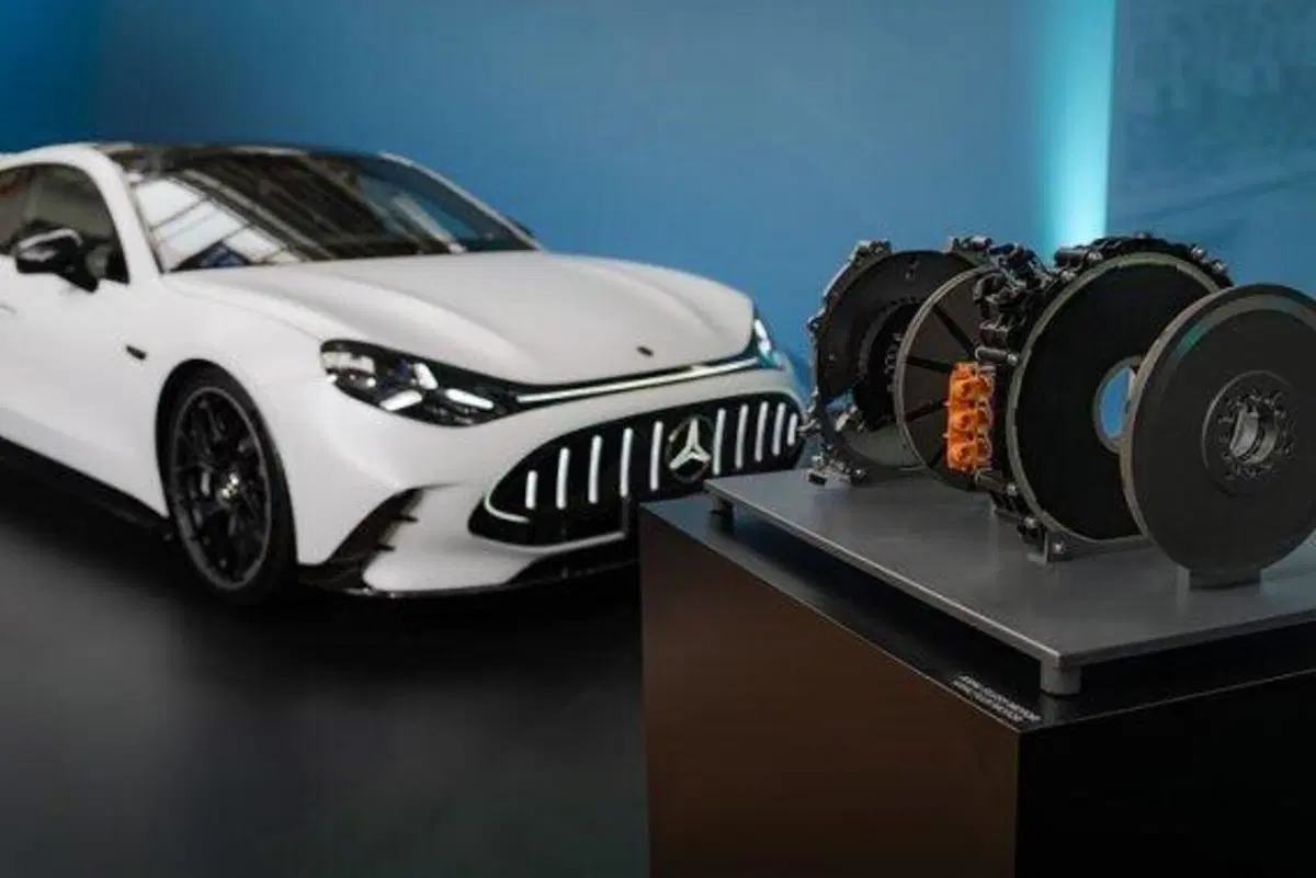 Mercedes avvia la produzione in serie del motore a flusso assiale a Berlino: &egrave; rivoluzione per l'elettrico ad alte prestazioni