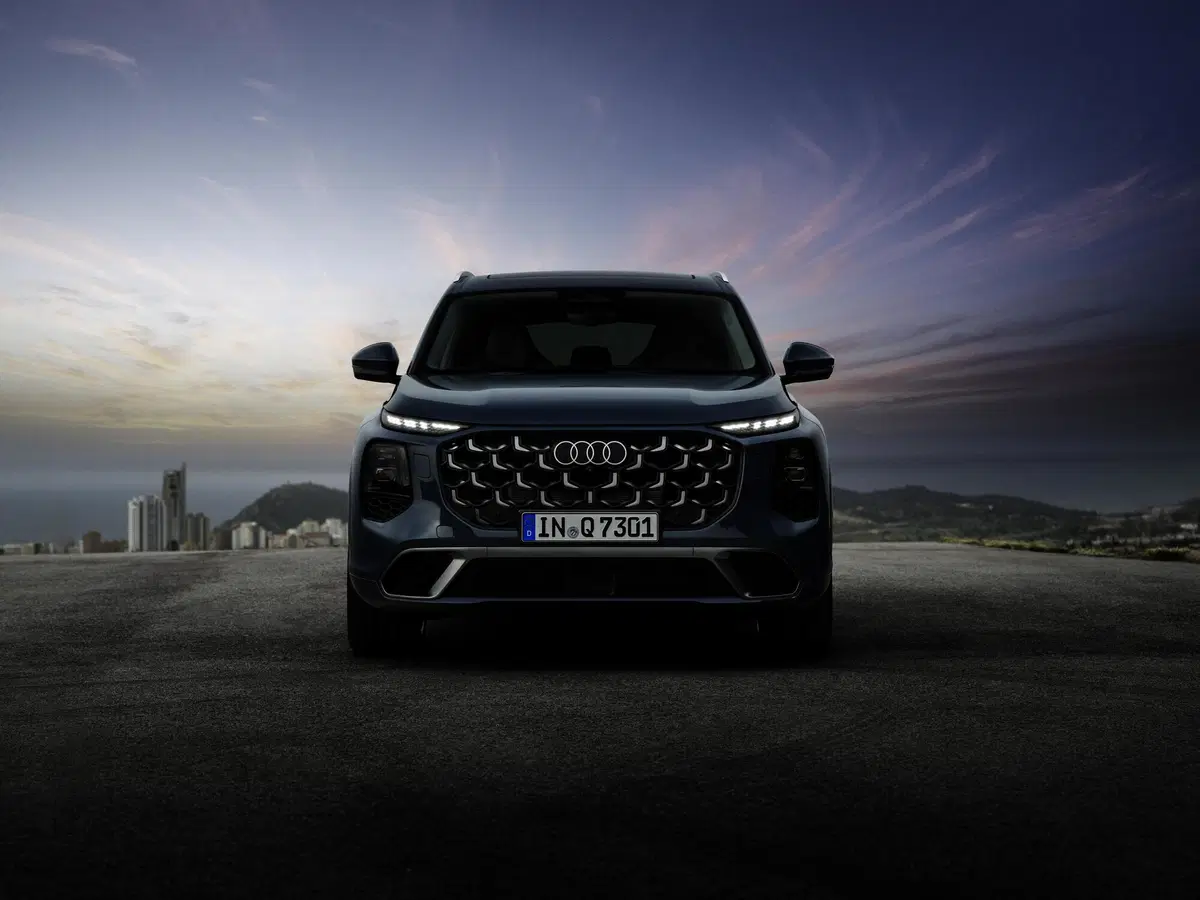 Nuova Audi Q7 2026: debutta la terza generazione del SUV premium con motore V6 diesel mild hybrid e fino a sette posti