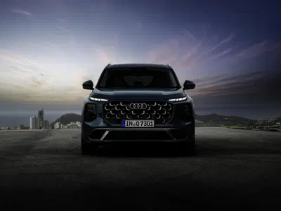 Nuova Audi Q7 2026: debutta la terza generazione del SUV premium con motore V6 diesel mild hybrid e fino a sette posti