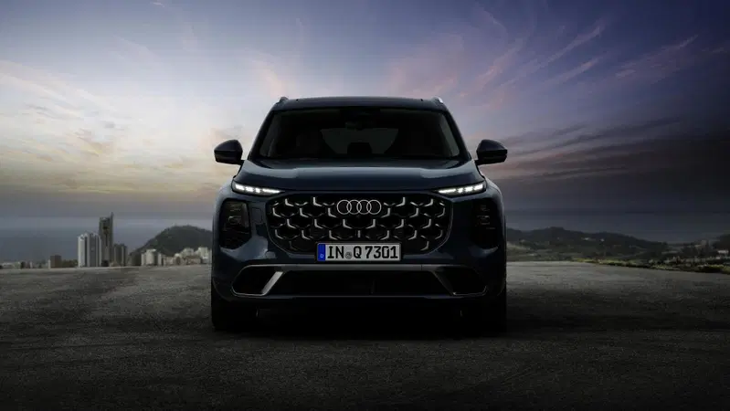 Nuova Audi Q7 2026: debutta la terza generazione del SUV premium con motore V6 diesel mild hybrid e fino a sette posti