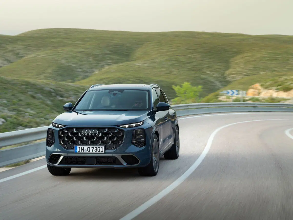 Nuova Audi Q7 2026: debutta la terza generazione del SUV premium con motore V6 diesel mild hybrid e fino a sette posti (7)