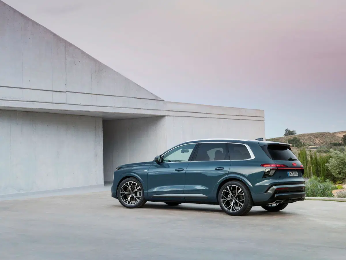Nuova Audi Q7 2026: debutta la terza generazione del SUV premium con motore V6 diesel mild hybrid e fino a sette posti (12)