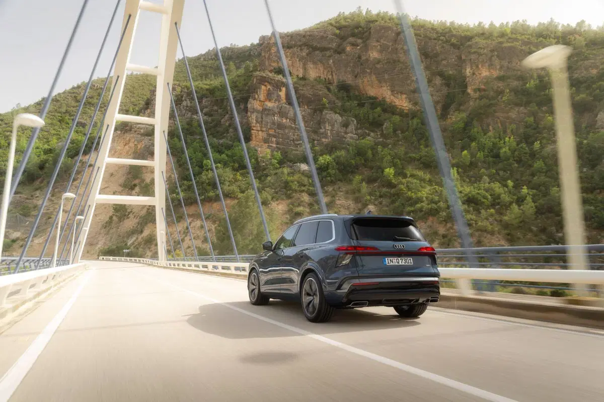 Nuova Audi Q7 2026: debutta la terza generazione del SUV premium con motore V6 diesel mild hybrid e fino a sette posti (17)