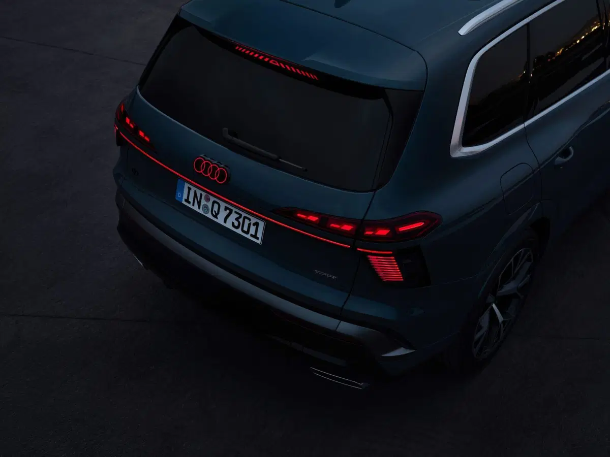 Nuova Audi Q7 2026: debutta la terza generazione del SUV premium con motore V6 diesel mild hybrid e fino a sette posti (19)
