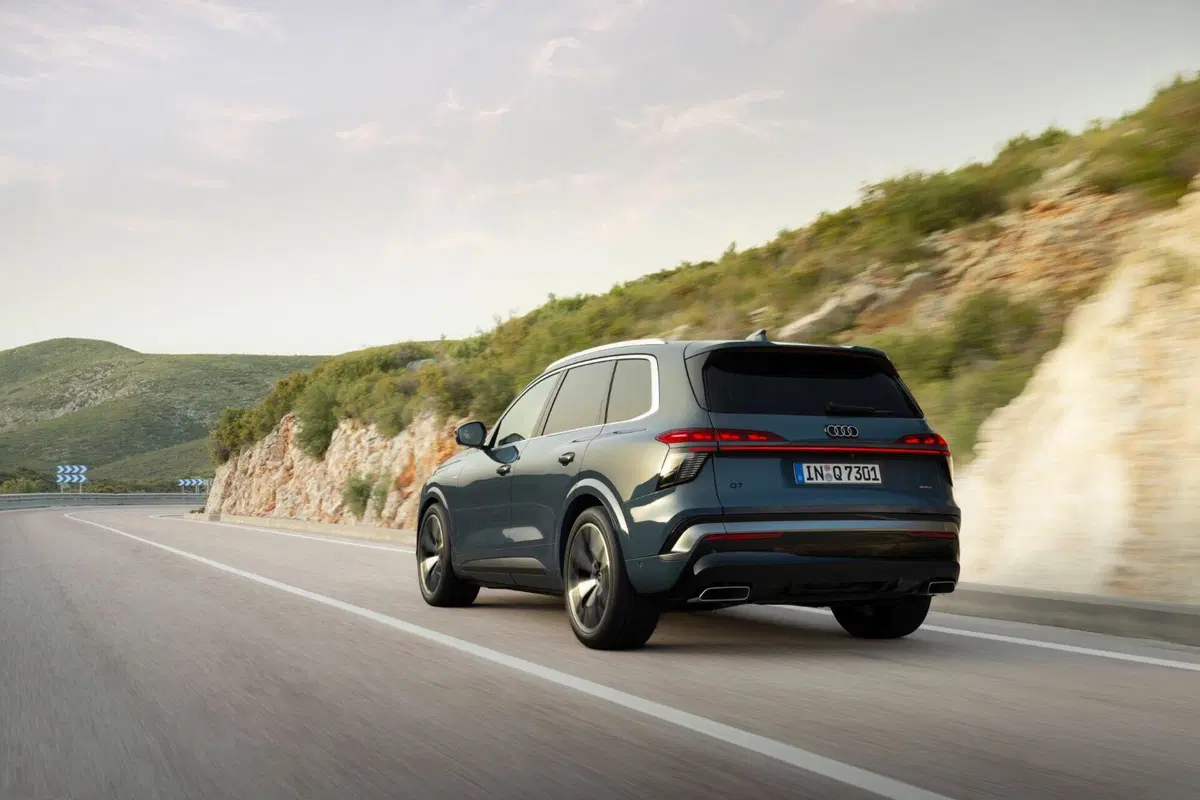 Nuova Audi Q7 2026: debutta la terza generazione del SUV premium con motore V6 diesel mild hybrid e fino a sette posti (21)