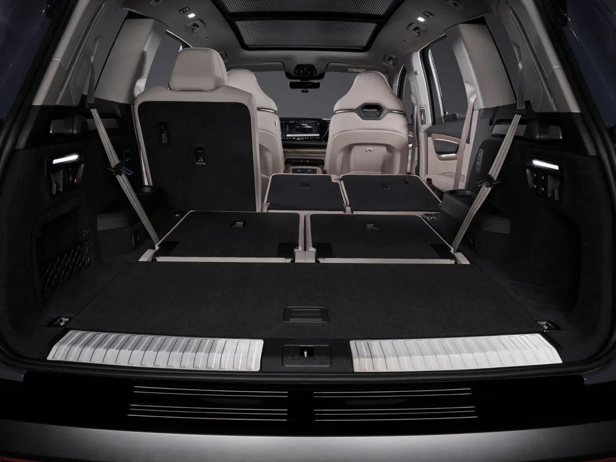Nuova Audi Q7 2026: debutta la terza generazione del SUV premium con motore V6 diesel mild hybrid e fino a sette posti