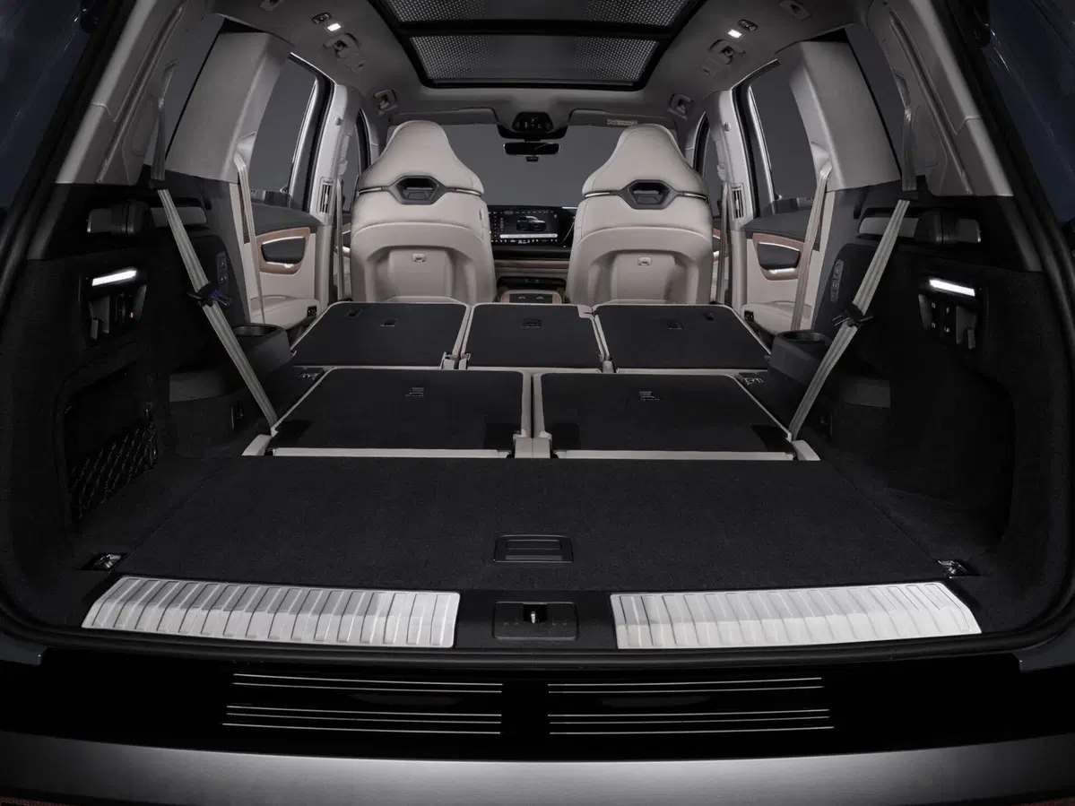 Nuova Audi Q7 2026: debutta la terza generazione del SUV premium con motore V6 diesel mild hybrid e fino a sette posti (14)