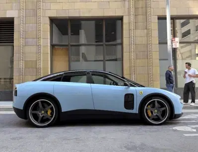 Ferrari Luce nel mondo reale, ecco come appare su strada