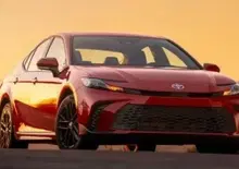 Toyota svela una berlina inedita: sotto il cofano spunta il misterioso “7 cilindri”