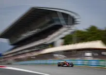 F1, il mistero dei freni di Leclerc e la Mercedes pigliatutto con Antonelli: Ferrari cerca la svolta a Barcellona. Gli orari Sky e TV8