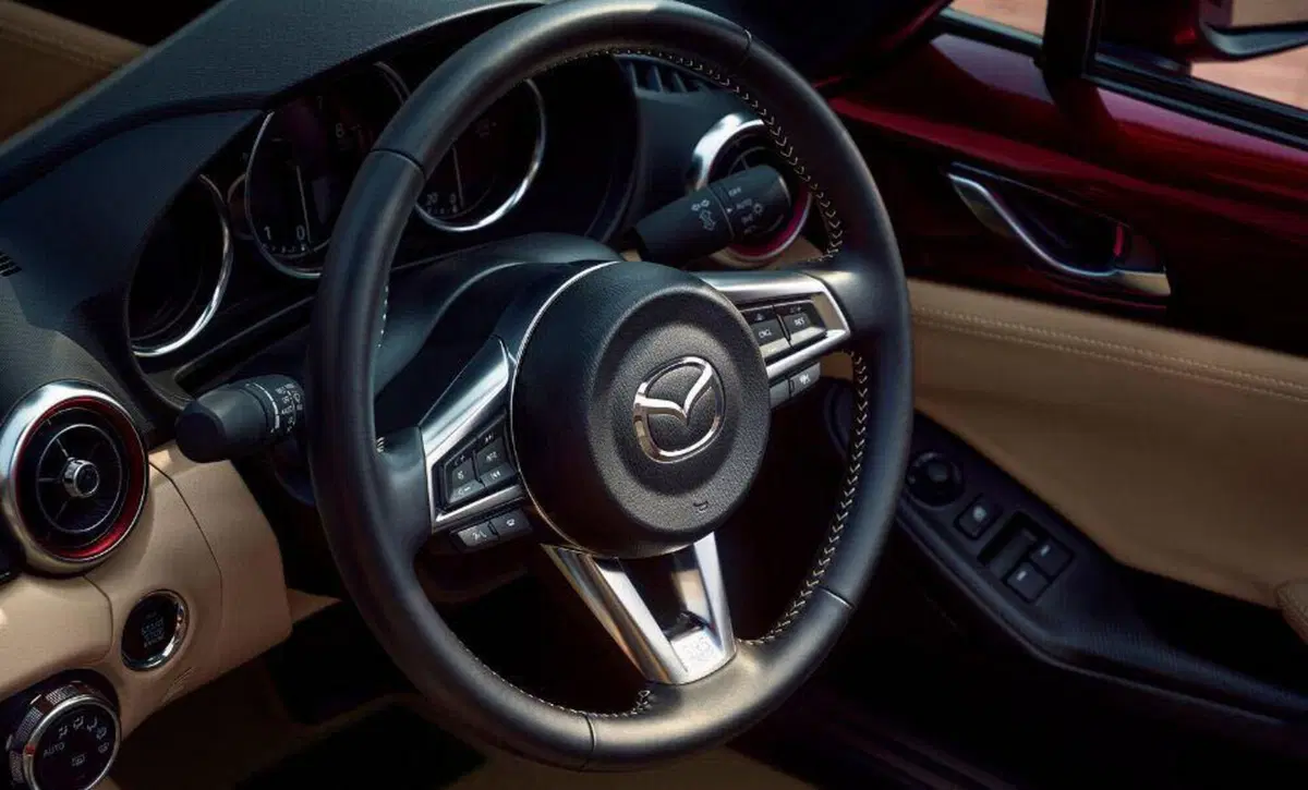 Mazda MX-5, arriva la nuova serie speciale per celebrare i 35 anni della roadster più venduta di sempre (2)