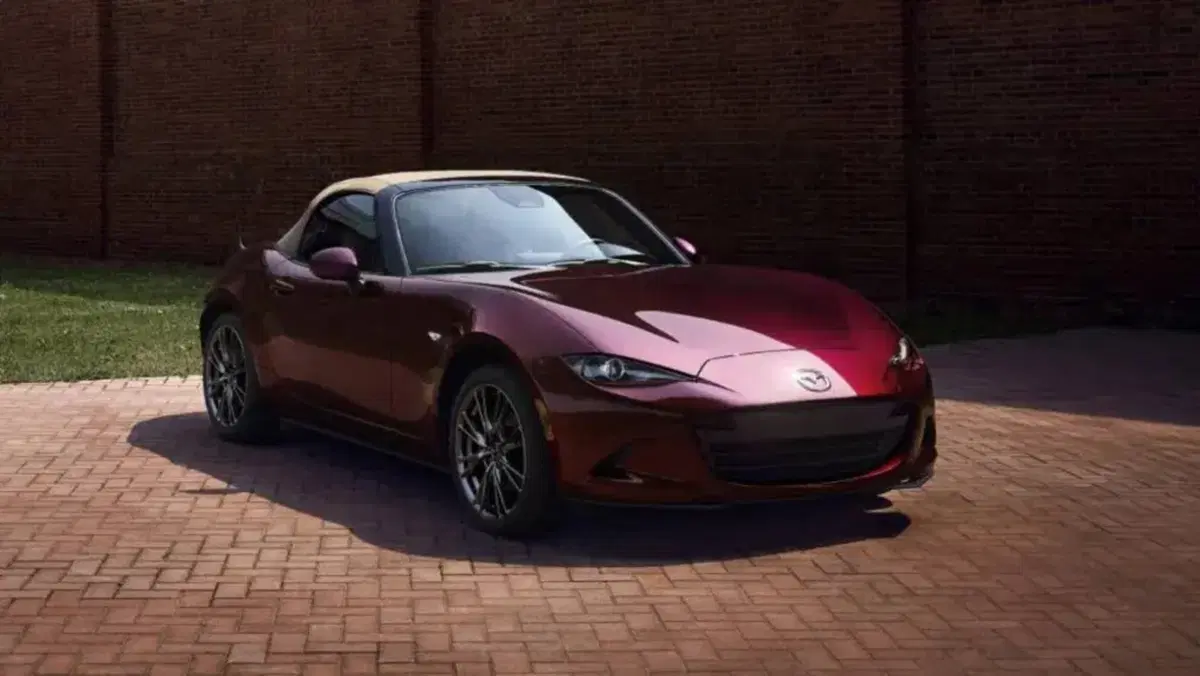 Mazda MX-5, arriva la nuova serie speciale per celebrare i 35 anni della roadster più venduta di sempre (3)