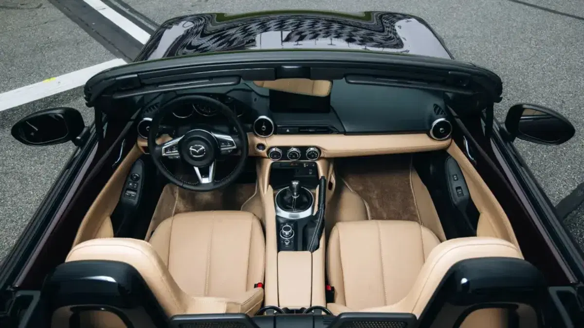 Mazda MX-5, arriva la nuova serie speciale per celebrare i 35 anni della roadster più venduta di sempre (4)