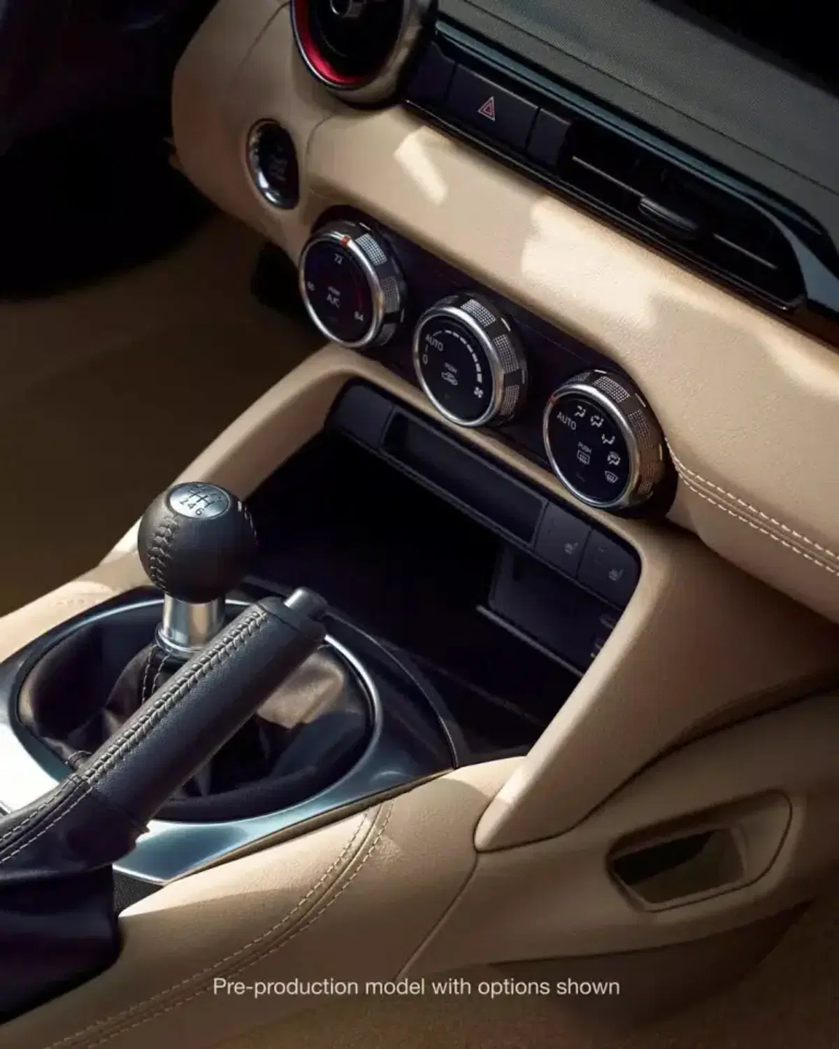 Mazda MX-5, arriva la nuova serie speciale per celebrare i 35 anni della roadster più venduta di sempre (5)