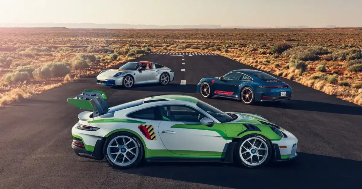 Porsche 911 e Toy Story 5, nascono tre esemplari unici ispirati a Woody, Buzz Lightyear e Jessie