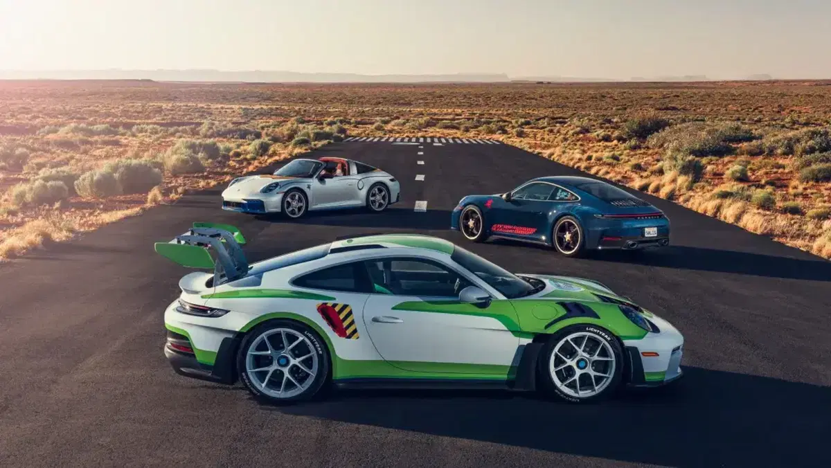 Porsche 911 e Toy Story 5, nascono tre esemplari unici ispirati a Woody, Buzz Lightyear e Jessie