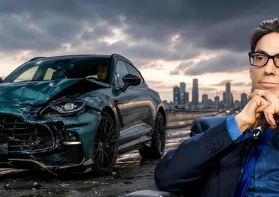 Pier Silvio Berlusconi, schianto frontale a Vimercate: la sua Aston Martin DBX distrutta, lui esce illeso grazie ad airbag e cinture