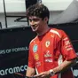 Ora andiamo nella direzione di Lewis: Leclerc capitola sui freni e Ferrari cambia tutto. Mondiale? Antonelli non sbaglia