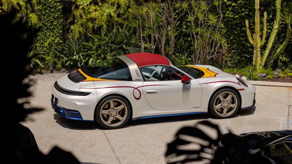 Porsche trasforma Woody, Buzz e Jessie in tre 911 uniche al mondo: il sogno Toy Story diventa realtà