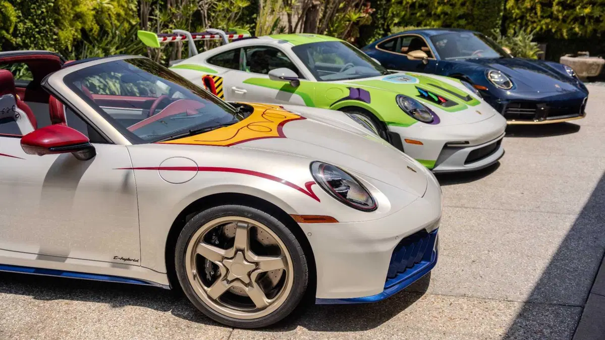 Porsche trasforma Woody, Buzz e Jessie in tre 911 uniche al mondo: il sogno Toy Story diventa realtà (3)
