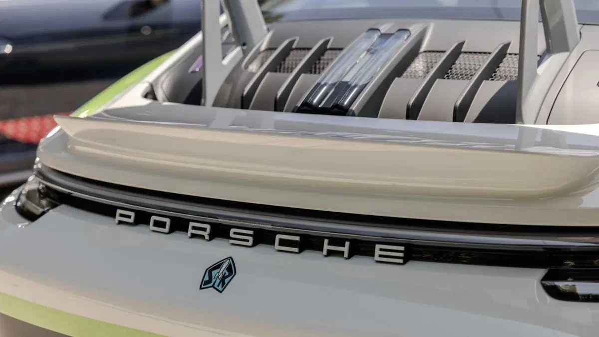 Porsche trasforma Woody, Buzz e Jessie in tre 911 uniche al mondo: il sogno Toy Story diventa realtà (7)