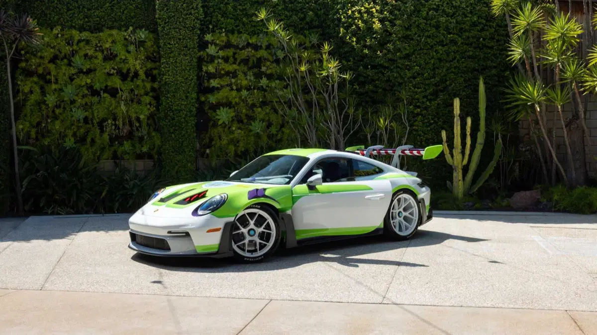 Porsche trasforma Woody, Buzz e Jessie in tre 911 uniche al mondo: il sogno Toy Story diventa realtà (17)