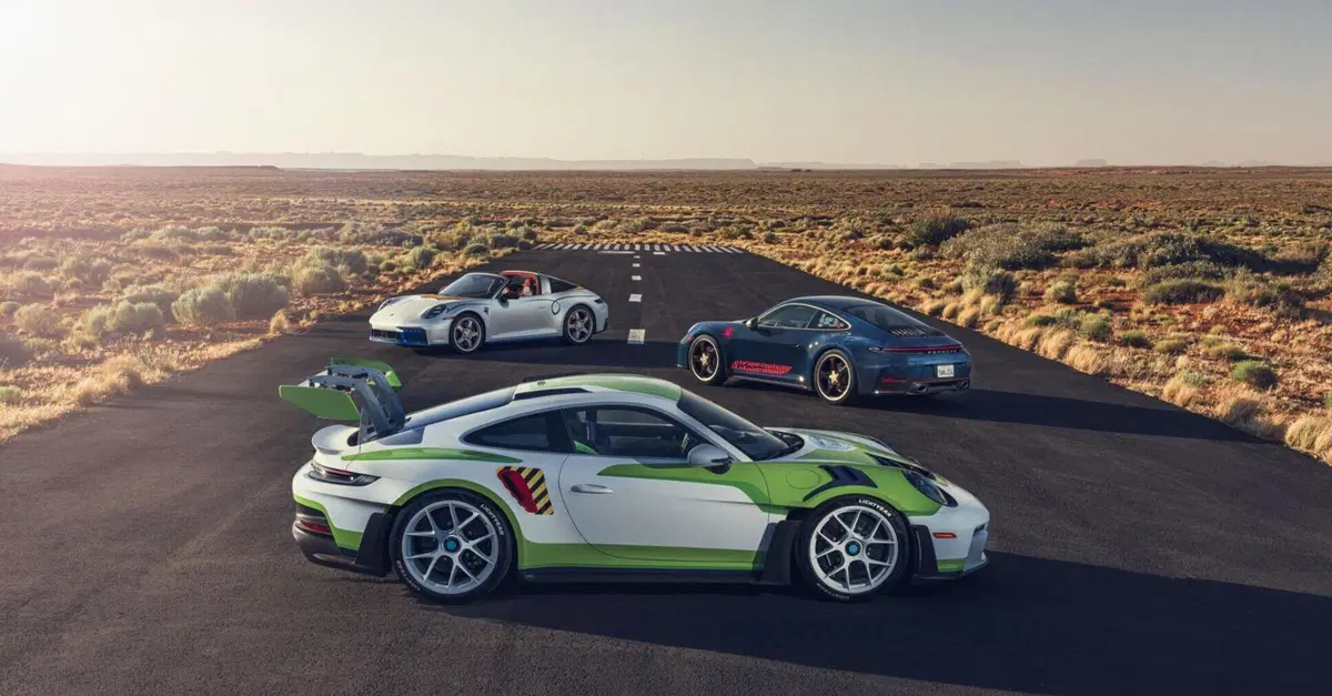Porsche trasforma Woody, Buzz e Jessie in tre 911 uniche al mondo: il sogno Toy Story diventa realt&agrave;