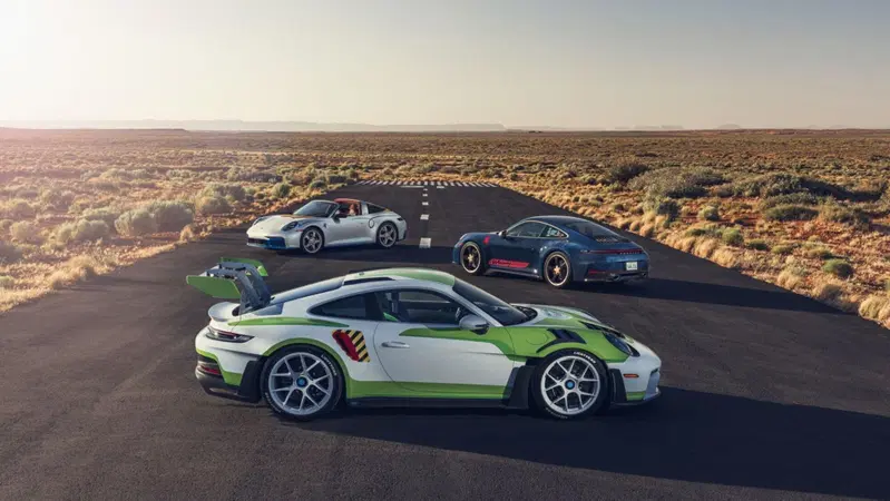 Porsche trasforma Woody, Buzz e Jessie in tre 911 uniche al mondo: il sogno Toy Story diventa realt&agrave;