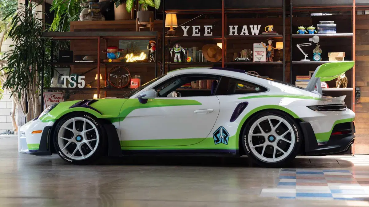Porsche 911 Buzz Lightyear (5)