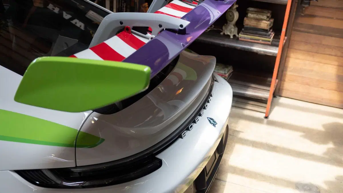 Porsche 911 Buzz Lightyear (6)