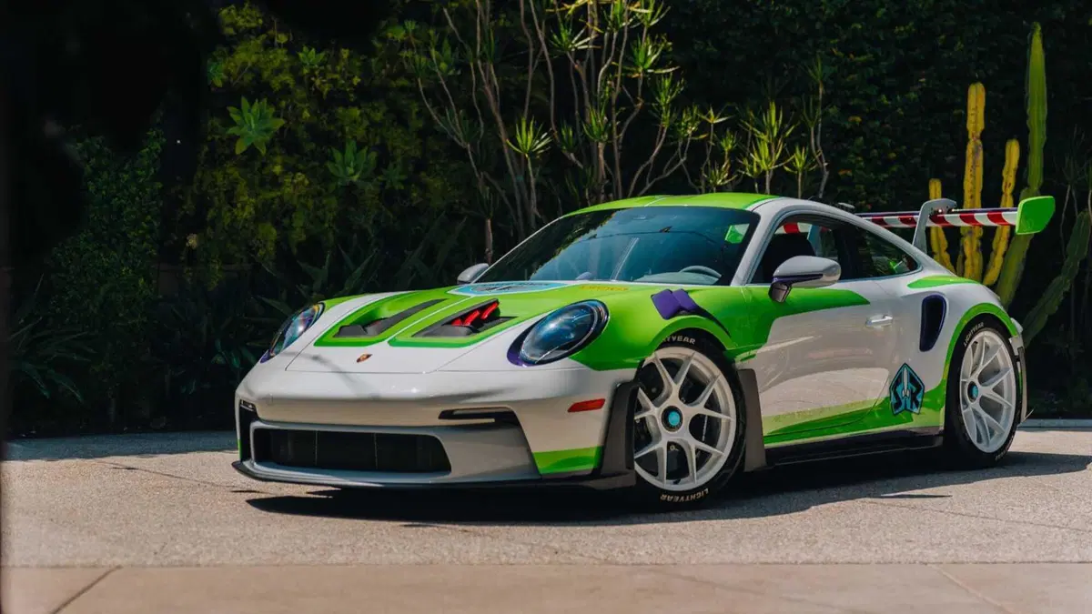 Porsche 911 Buzz Lightyear (10)
