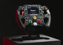 Le Mans amara per le Ferrari 499P, ma Thrustmaster celebra il cavallino nel simracing