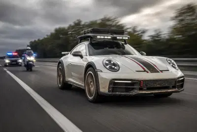 Porsche 911 Dakar: beccata a 217 km/h in autostrada, scatta il sequestro