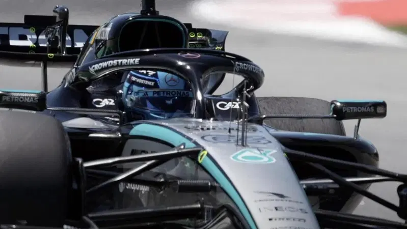 F1. Sorpresa Russell nella FP1 a Barcellona, ma la Ferrari affila le armi. E intanto Fornaroli incanta al debutto con la McLaren!