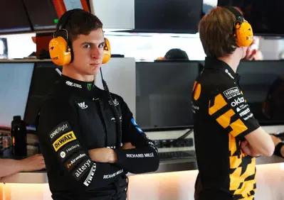 “I primi giri sono scioccanti, poi capisci ed è bellissima”: l'emozione di Leonardo Fornaroli dopo l'esordio in F1 con la McLaren di Norris a Barcellona