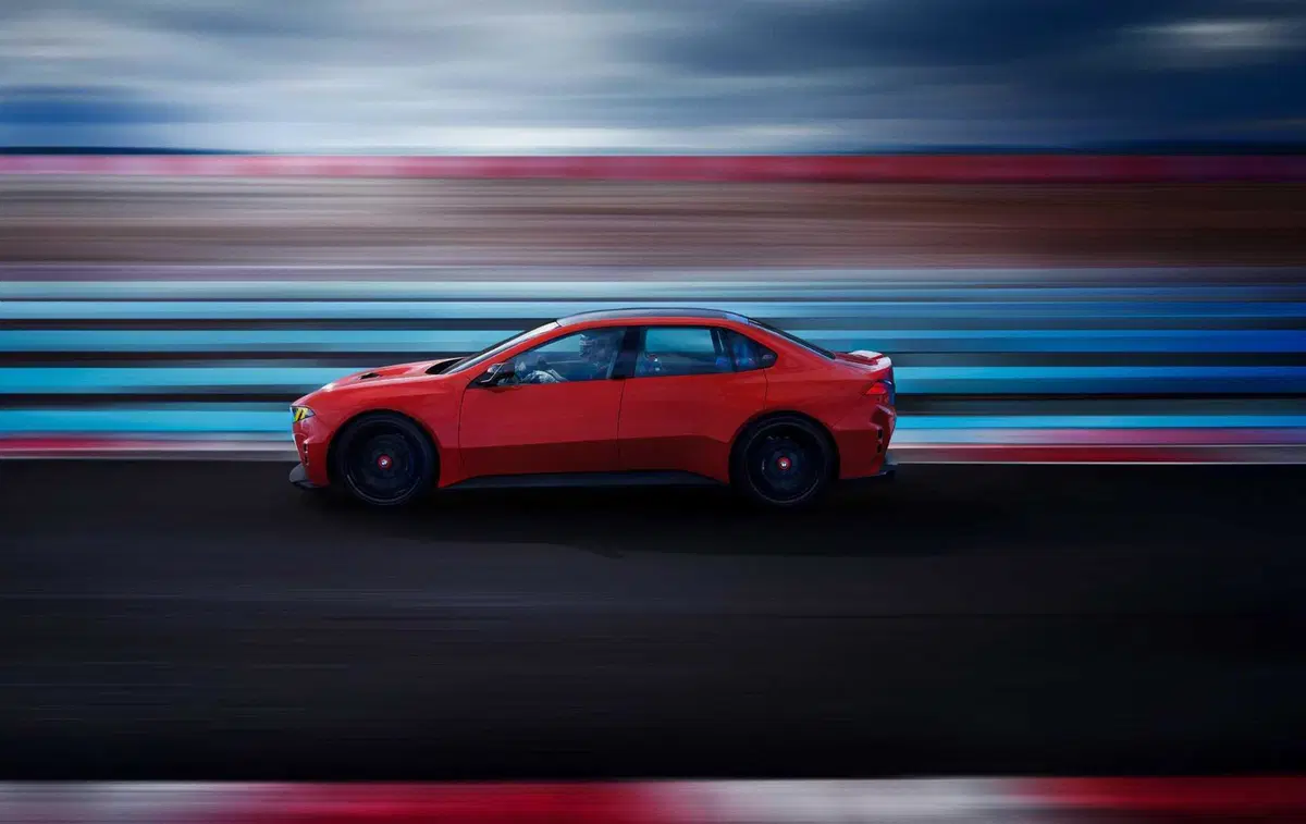 BMW M Concept Neue Klasse, a Le Mans debutta la M del futuro: quattro motori elettrici e oltre 100 kWh (10)