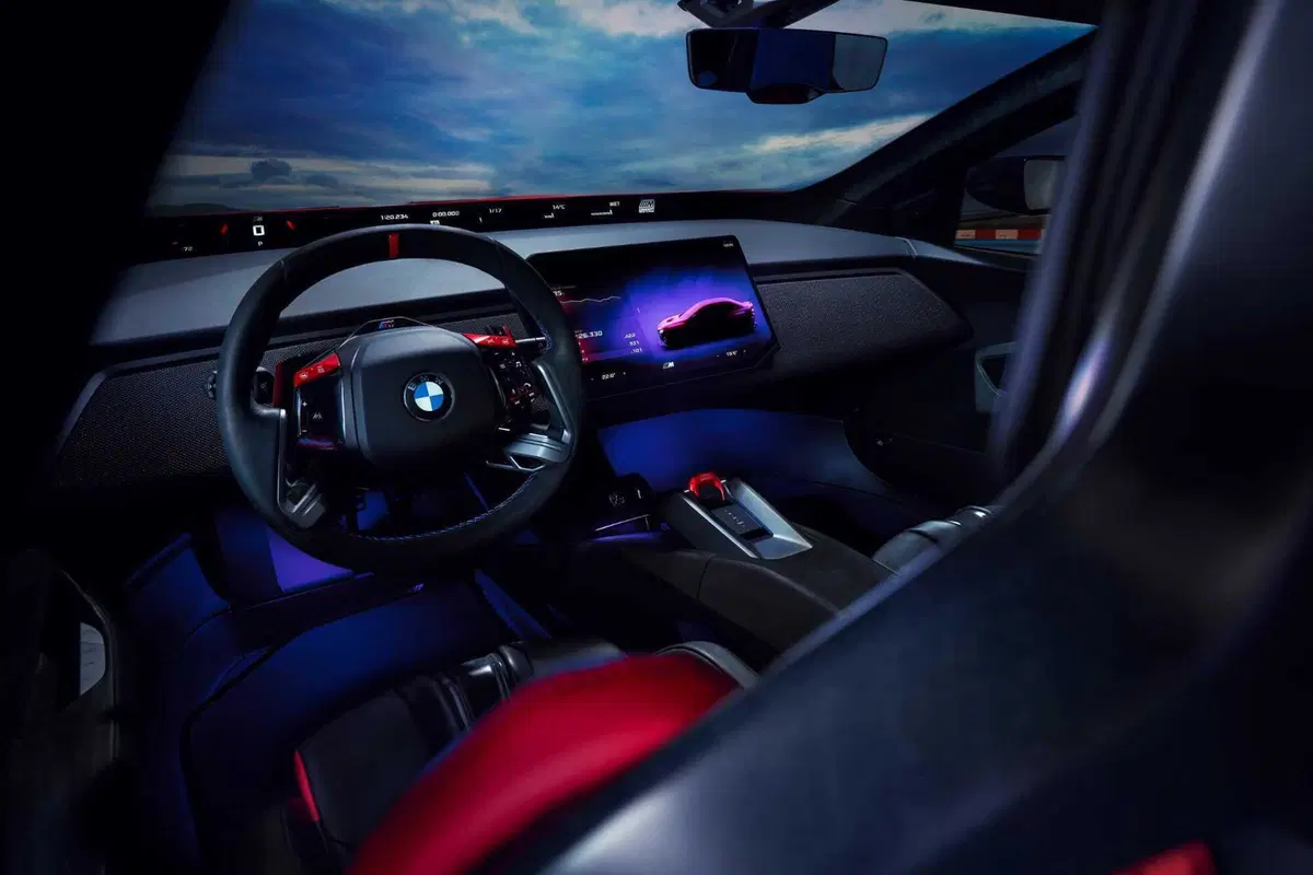 BMW M Concept Neue Klasse, a Le Mans debutta la M del futuro: quattro motori elettrici e oltre 100 kWh (16)