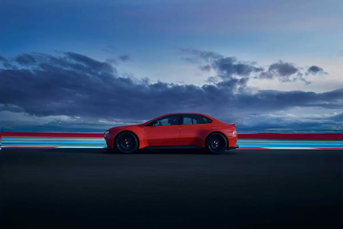 BMW M Concept Neue Klasse, a Le Mans debutta la M del futuro: quattro motori elettrici e oltre 100 kWh (17)