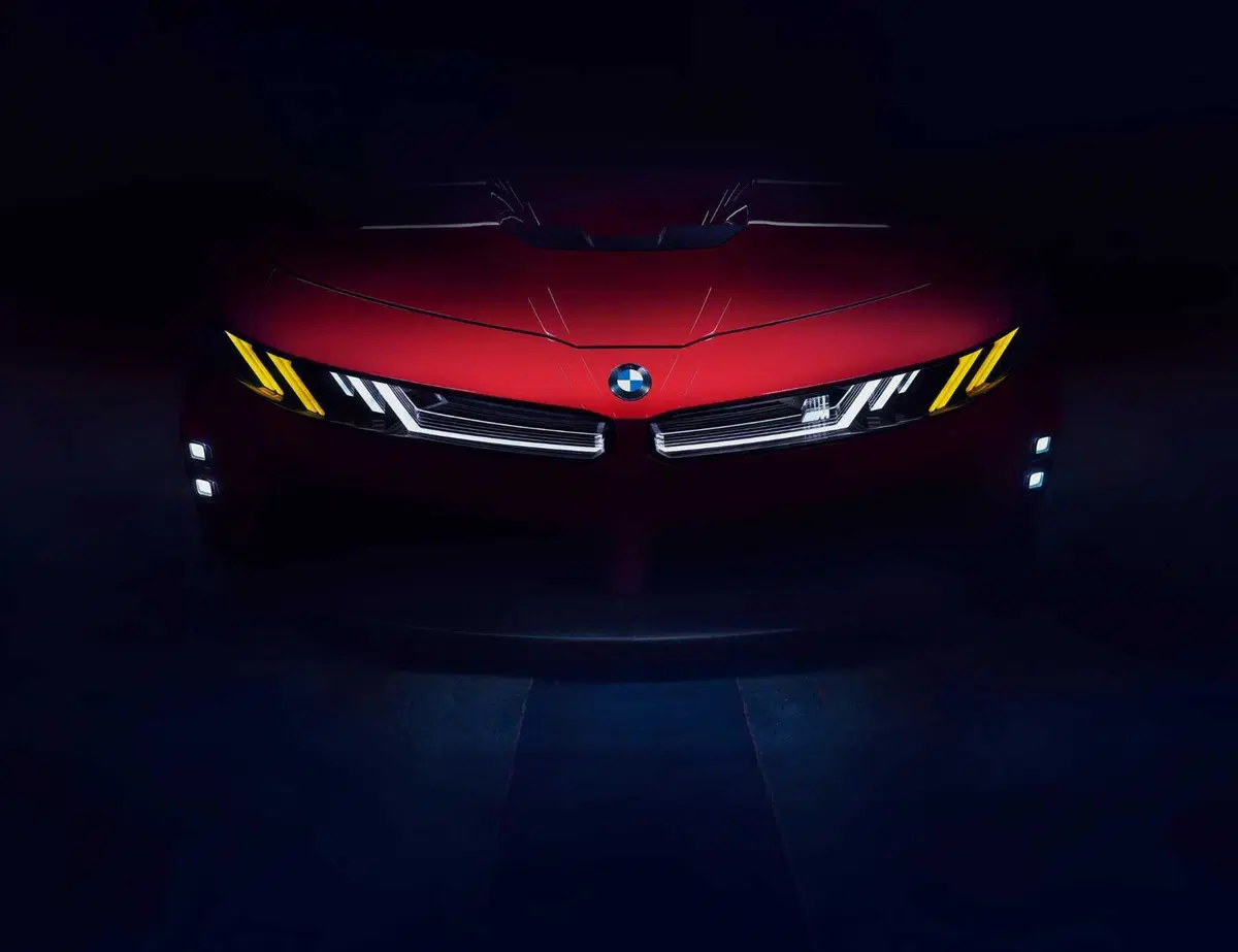 BMW M Concept Neue Klasse, a Le Mans debutta la M del futuro: quattro motori elettrici e oltre 100 kWh
