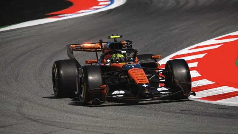 F1. Barcellona si tinge d'arancione: McLaren detta il passo nel caldo del Montmel&ograve; in FP2, Mercedes spaventa e la Ferrari studia il colpo