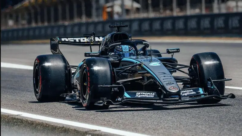 F1, Pista bollente e traffico impazzito a Barcellona: Antonelli finisce nei guai in FP3, mentre Russell detta legge