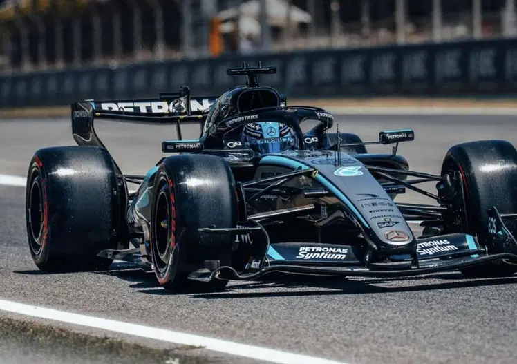 F1, Pista bollente e traffico impazzito a Barcellona: Antonelli finisce nei guai in FP3, mentre Russell detta legge