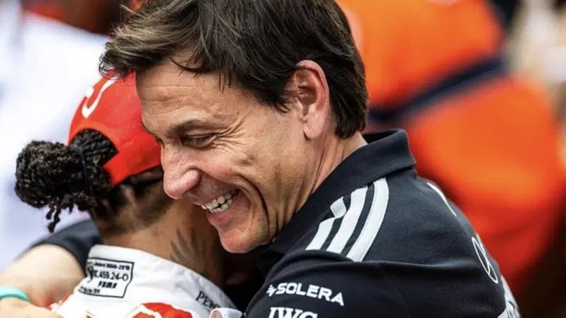 F1. "Se sente l'odore del sangue, non lo fermi pi&ugrave;". Wolff incorona Hamilton e striglia la Mercedes: "Inaccettabile"