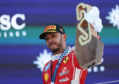 F1. Furia rossa: così Lewis Hamilton a Barcellona ha riportato la Ferrari alla vittoria 
