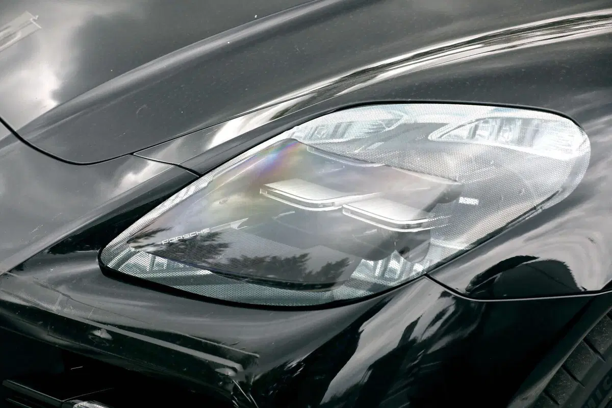 Porsche Panamera, il facelift 2027 si mostra al Nürburgring: nuovo design e tecnologia evoluta (12)