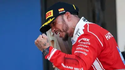F1. &ldquo;Andavano fuori tempo, ma &egrave; stato incredibile! La montagna &egrave; ripida ma non &egrave; finita&rdquo;. Sulle orme di Michael Schumacher, Hamilton vince e rilancia la Ferrari