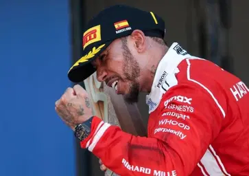 F1. “Andavano fuori tempo, ma è stato incredibile! La montagna è ripida ma non è finita”. Sulle orme di Michael Schumacher, Hamilton vince e rilancia la Ferrari