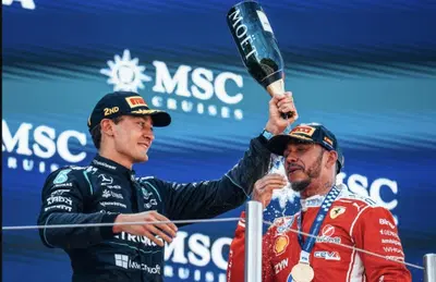 F1. Russell gela la Mercedes dopo il ko di Antonelli: "Sono stato fortunato, ma l'affidabilit&agrave; ora &egrave; un grande problema". E della Ferrari dice...